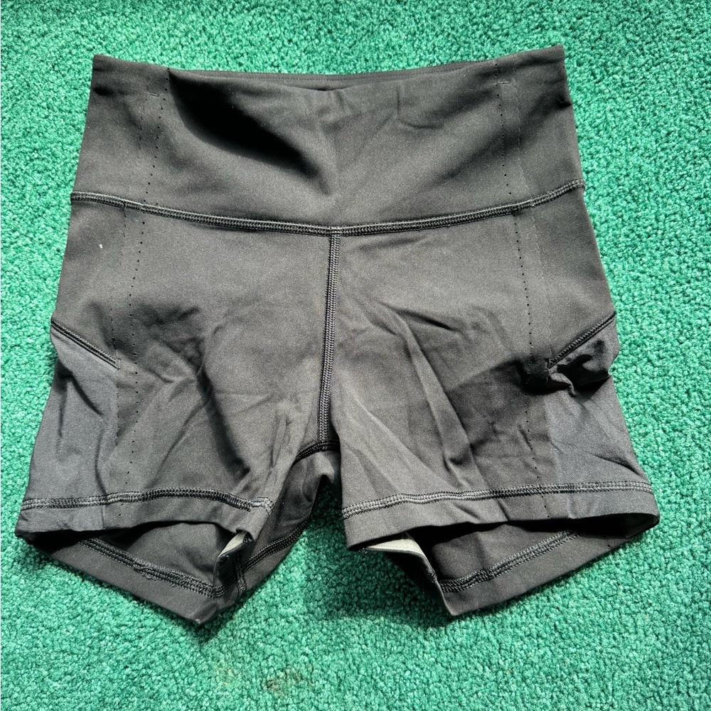 Lululemon Wunder Train Bike Shorts 4’